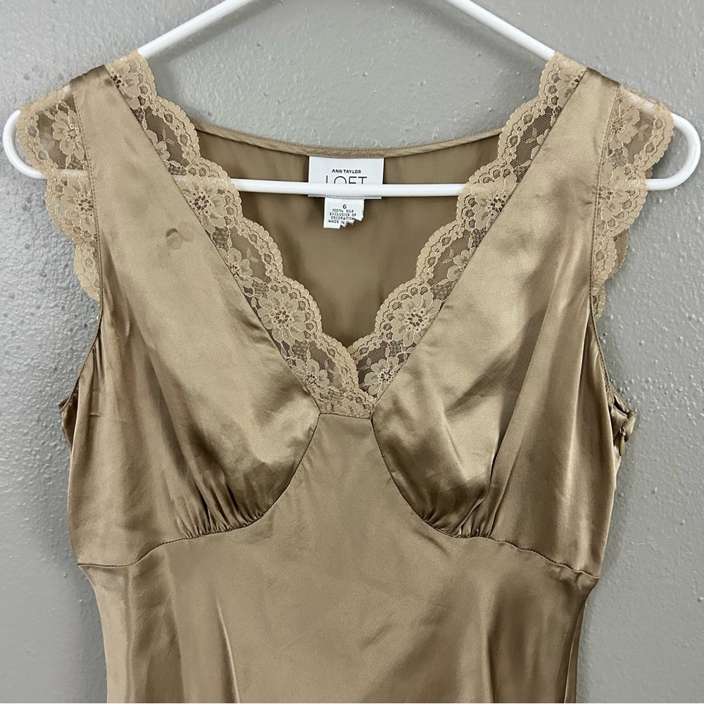Ann Taylor LOFT Tan 100% Silk Shiny Satin Lace Trim Babydoll Tank Top Size 6 Y2K - Picture 2 of 9